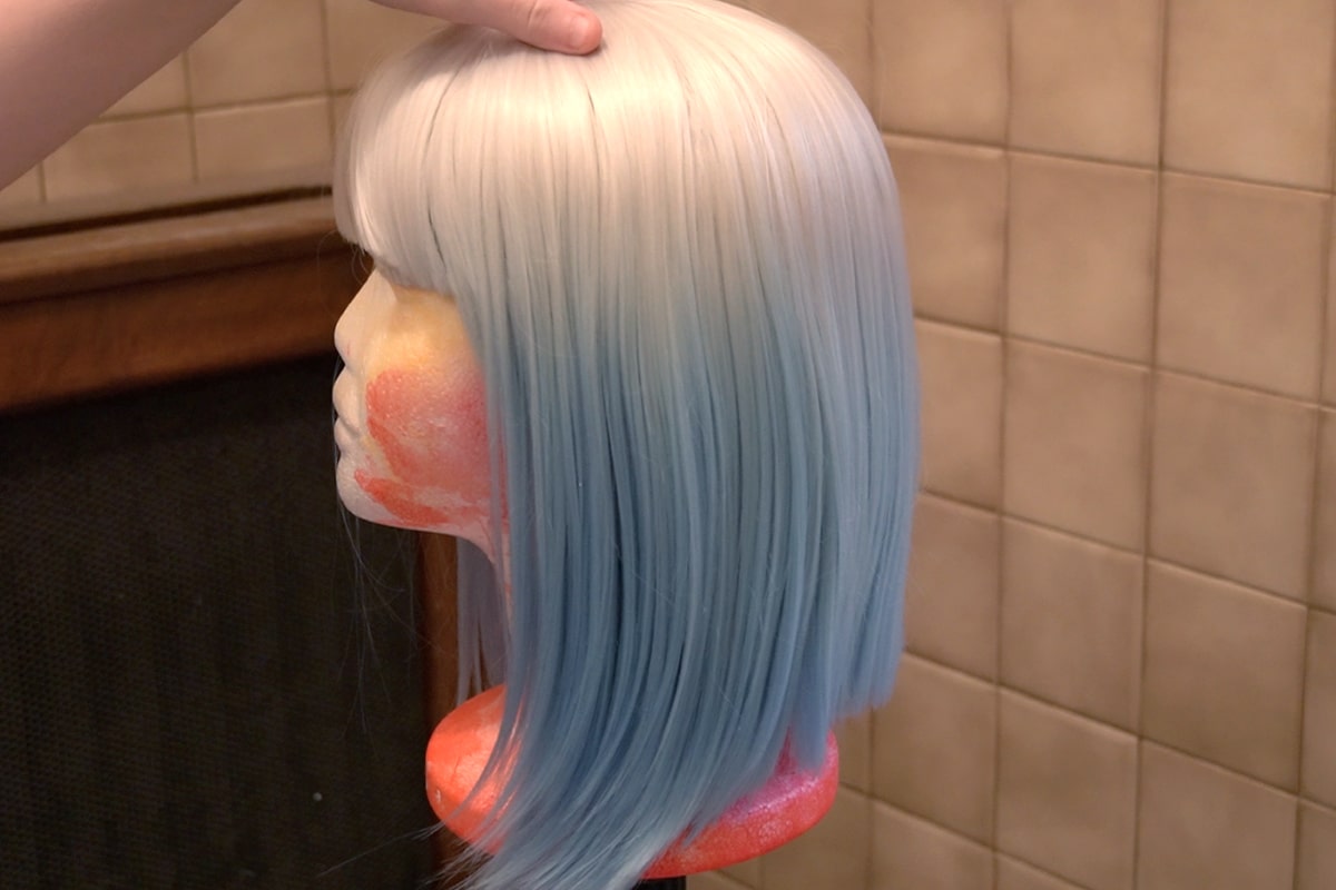 How to Dye a Synthetic Wig for Cosplay (gradient colors too!)