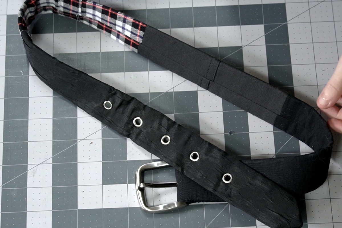 eyelet belt